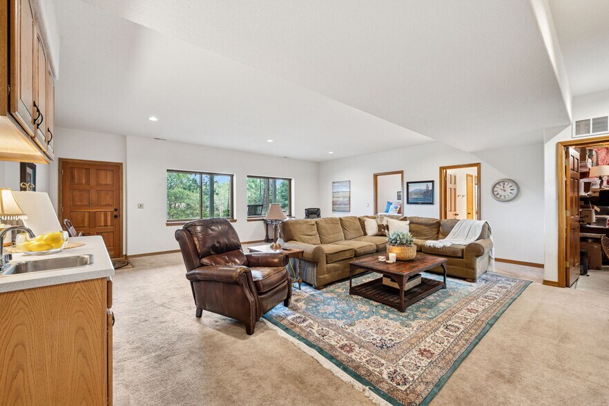 Building Photo - 235 Winding Meadow Way