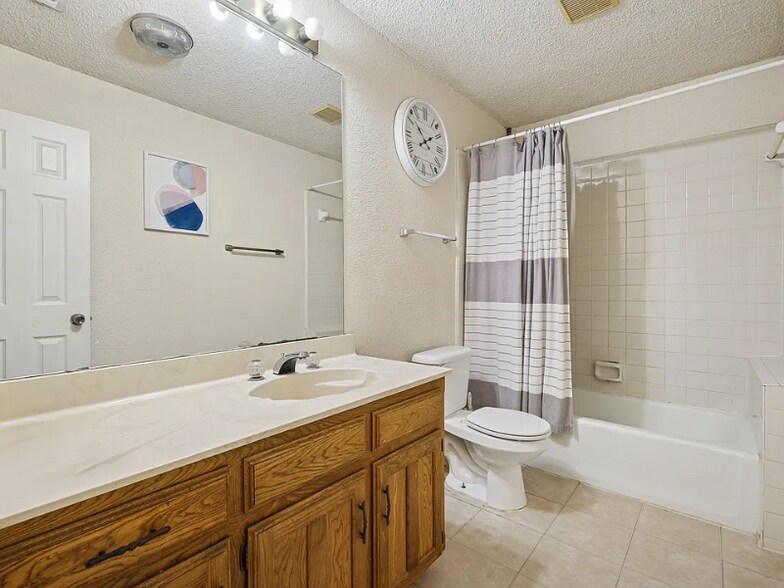 Building Photo - 2812 Springhaven Ct