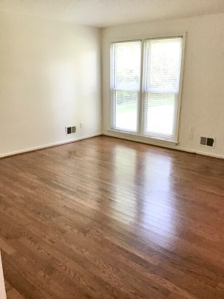 Building Photo - 6801 Chepstow Ct