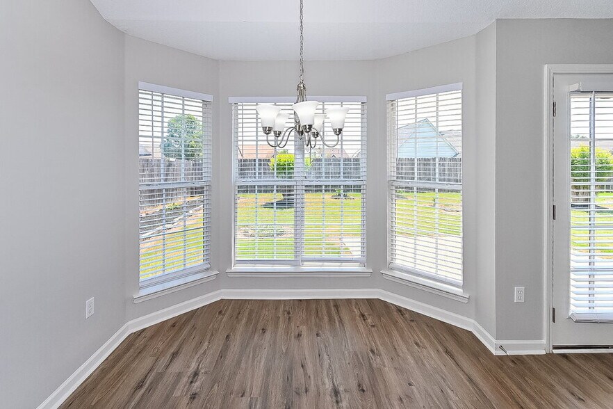 Building Photo - 6620 Tealwood Dr