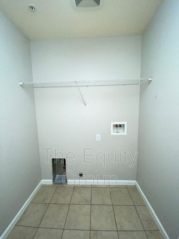 Building Photo - 2541 W Porter Ave