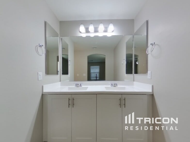 Building Photo - 12577 W Via Dona Rd