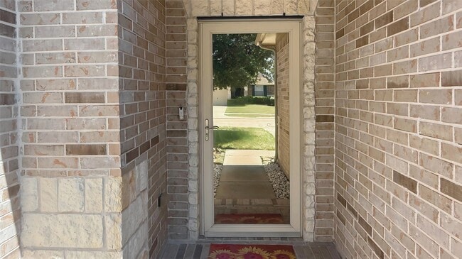 Building Photo - 15110 Sierra Ridge Dr