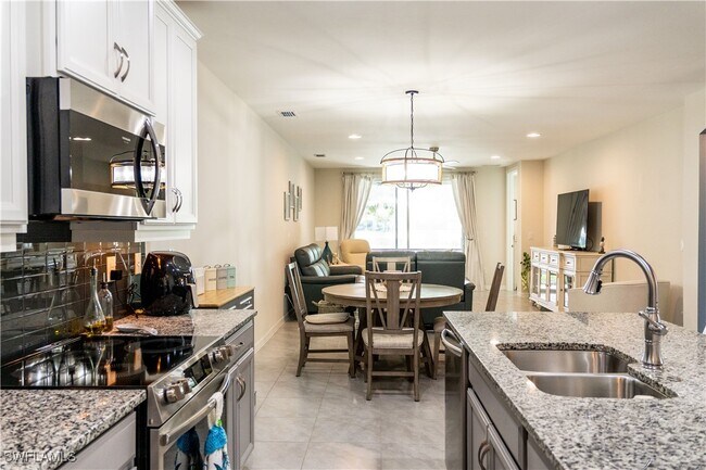 Building Photo - 14888 Edgewater Cir