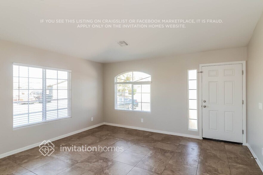 Building Photo - 5726 S 27th Dr