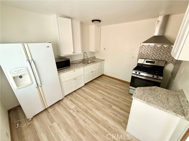 Building Photo - 156 W Escalones