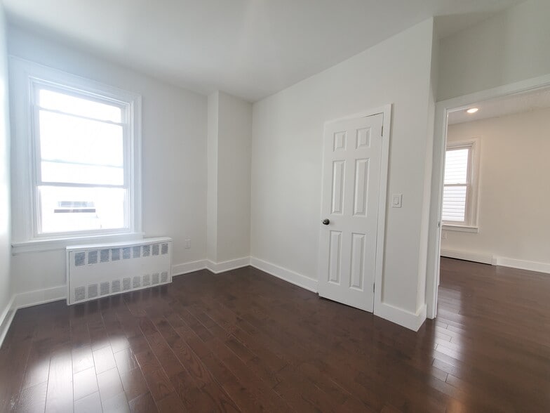 Unit 2R - 181 Lexington Ave