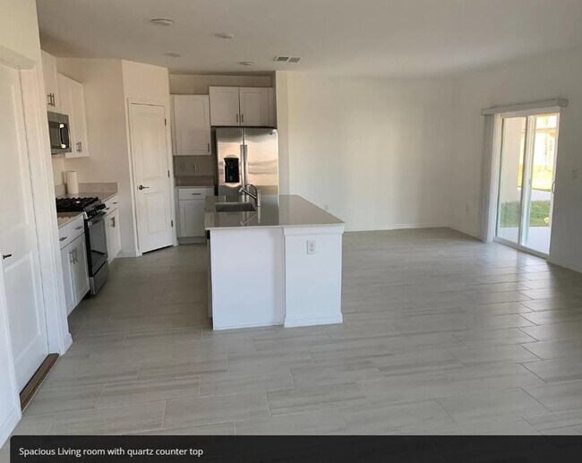Building Photo - Stunning 4 Bedroom, 3 Bathroom House! Available Now!