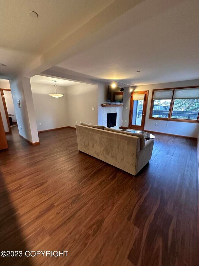 Building Photo - Beautiful park place condo