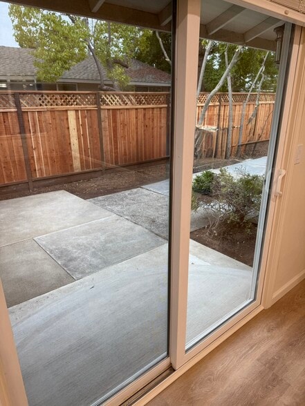 Building Photo - 1677 Canary Dr