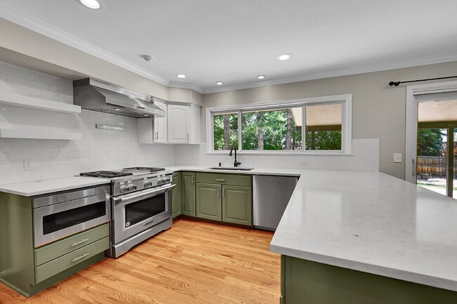 Building Photo - $6,500.00 - 5 Bedrooms, 3.5 Bathrooms, Sin...