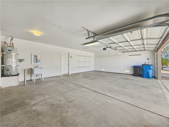 Building Photo - 1037 Blue Lantern Dr