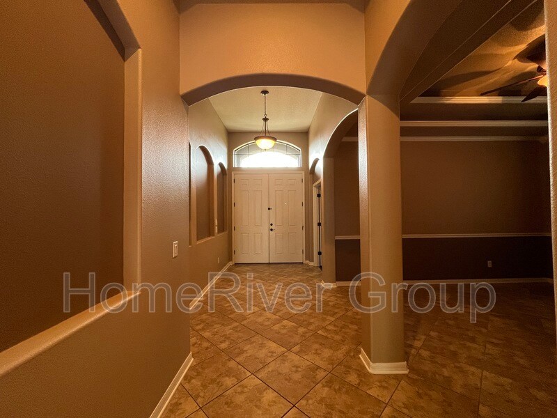 Building Photo - 8426 White Poplar Dr