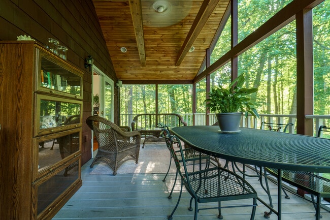 Building Photo - 45 Taconic Ave