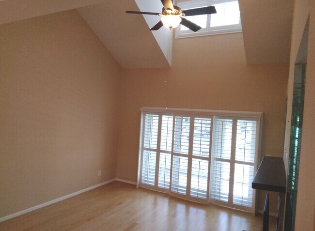 Building Photo - Harbor Front, 2 Bedroom, 2 Bath, Corner Unit at Mariners Pointe in Little River! Available Now!