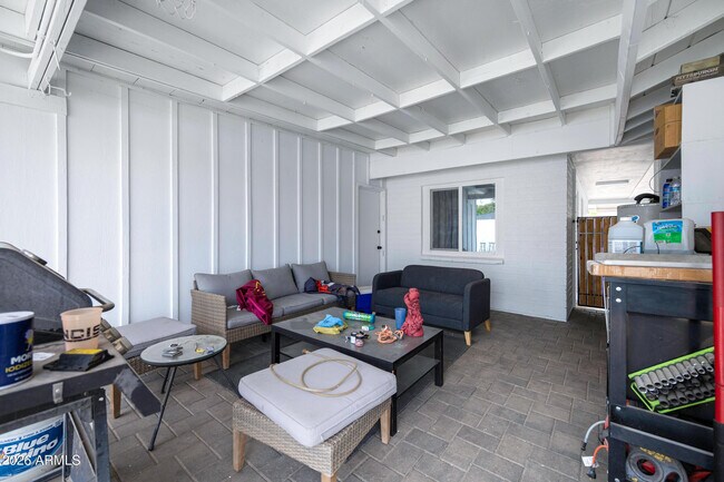 Building Photo - 536 W 18th St