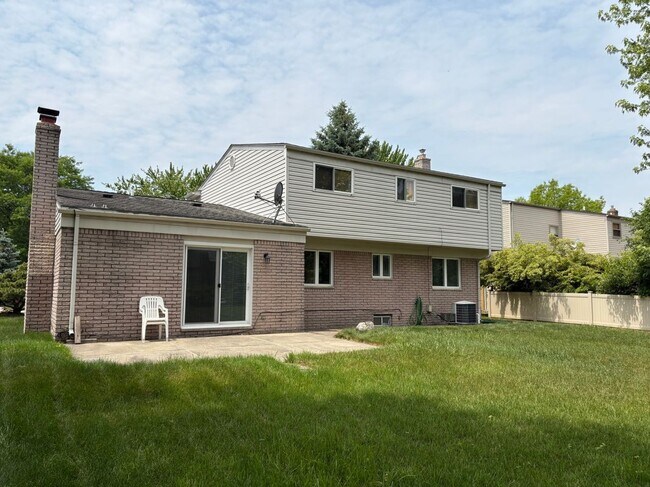 Building Photo - 3550 Kings Point Dr