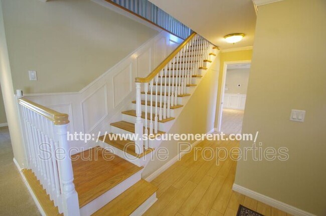 Building Photo - 5827 Fairhaven Ave