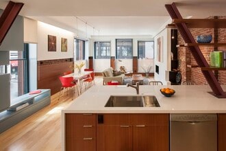 Building Photo - 681 Washington St