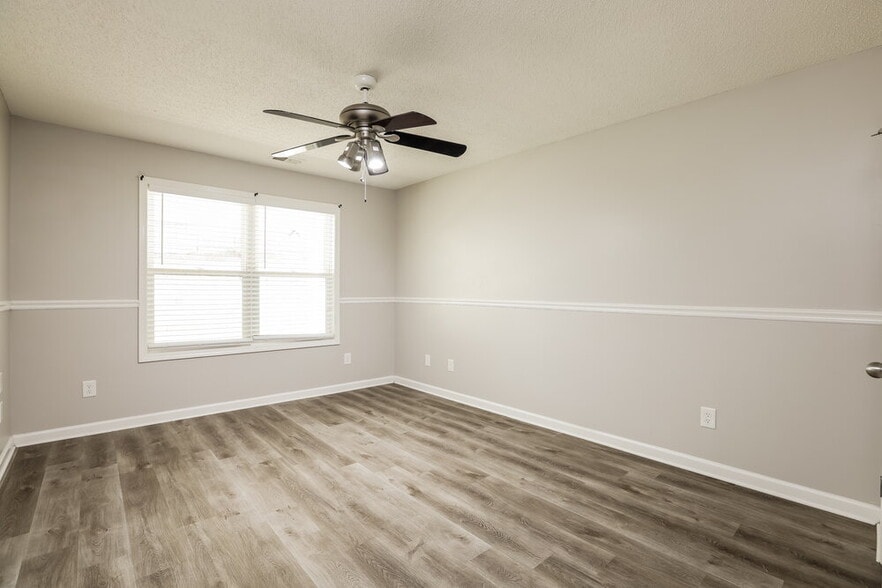 Building Photo - 225 Comet Ct