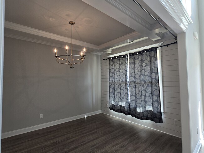 Building Photo - 631 Garland Trl