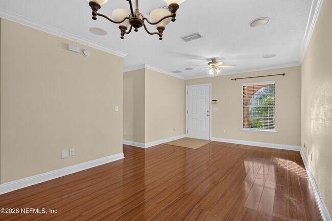 Building Photo - 353 Redwood Ln