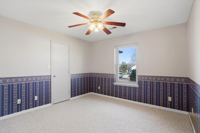 Building Photo - 5561 Waterfront Dr N