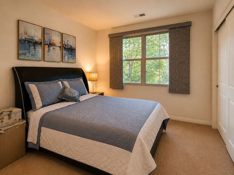 Building Photo - 66 Overbrook