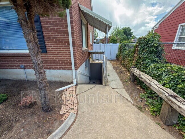 Building Photo - 282 E 650 N