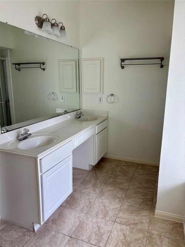 Building Photo - 2104 Westminister Rd