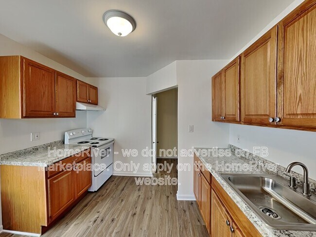 Building Photo - 289 Hilton Ave