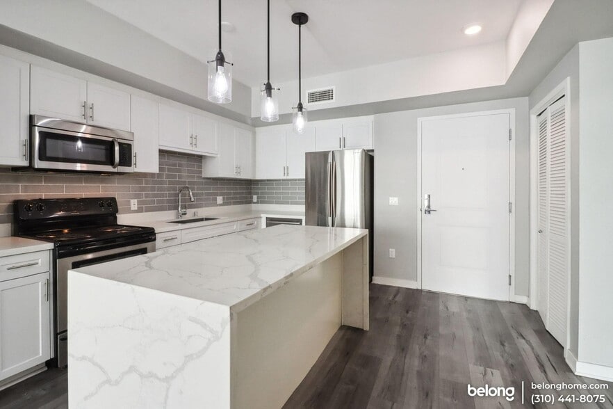 Building Photo - 12655 Bluff Creek Dr