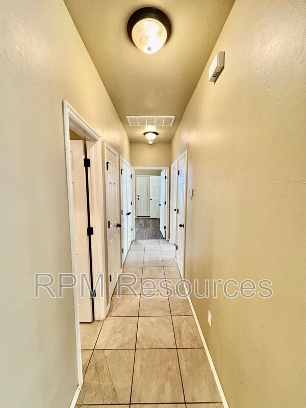 Building Photo - 141 Bison Court Way