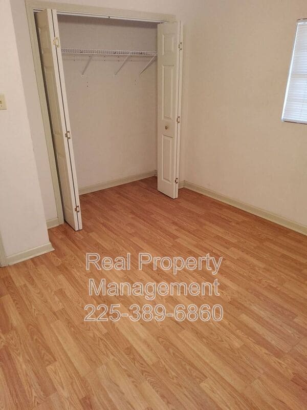 Building Photo - 1208 N Willow Ave