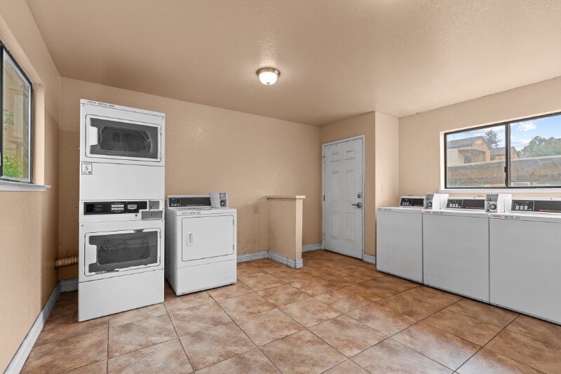 Building Photo - 3859 Annadale Ln