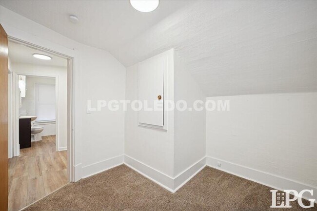 Building Photo - 5455 Douglas Rd