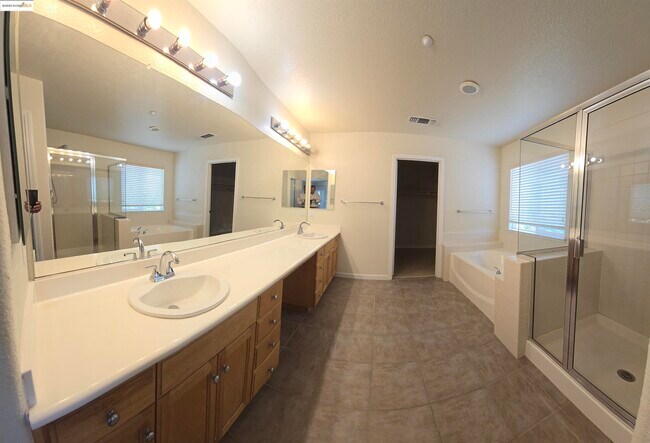 Building Photo - 988 Chamomile Ln