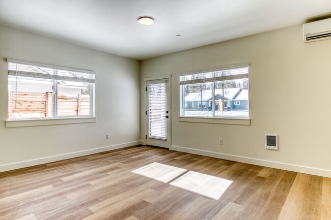 Interior Photo - The Sam