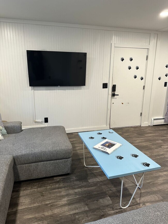 Building Photo - 521 N St