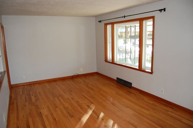 Building Photo - 3bd brick ranch in south-central Lincoln!