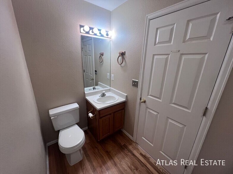 Building Photo - 3260 Capstan Way