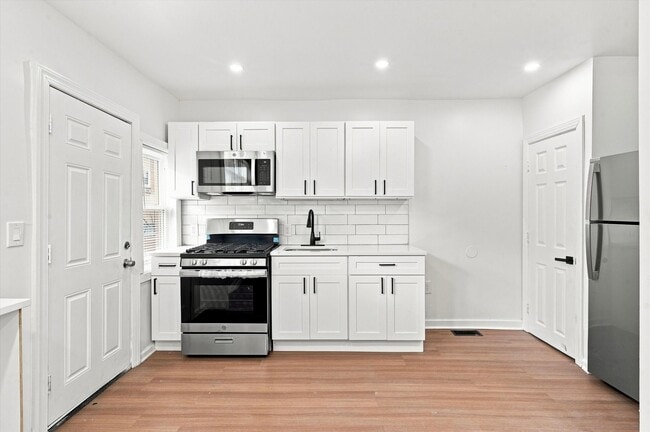 Building Photo - 6711 Linmore Ave