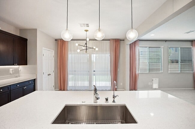Building Photo - Beautiful 3-Bedroom Home in the Gated Sedona Ranch Community
