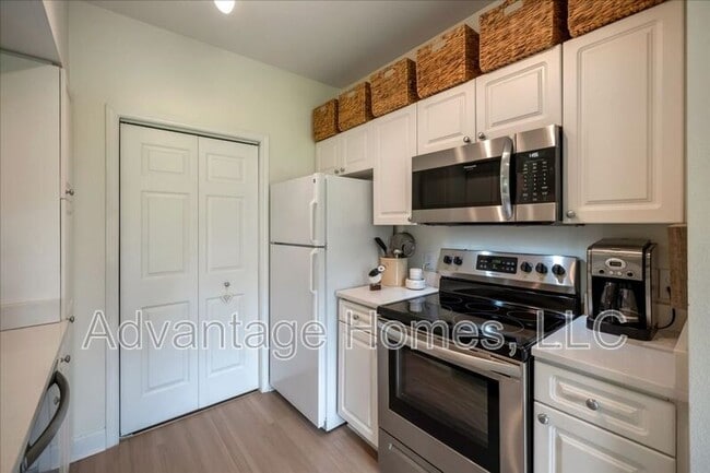 Building Photo - 11610 Tomahawk Creek Pkwy