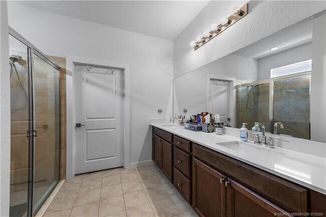 Building Photo - 7461 SW Harbor Cove Dr