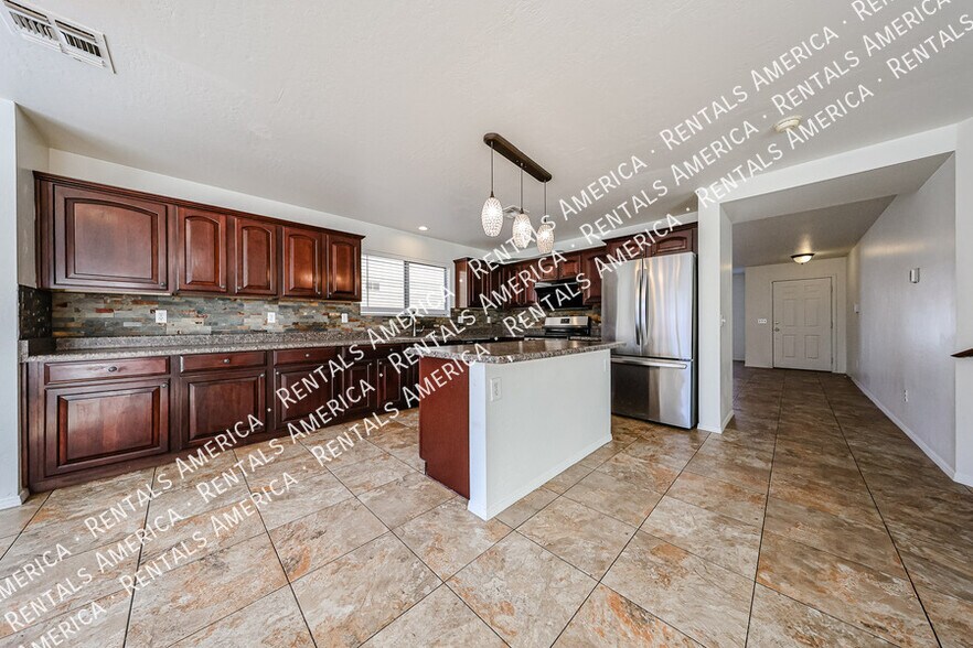 Building Photo - 6175 S Sharon Ct