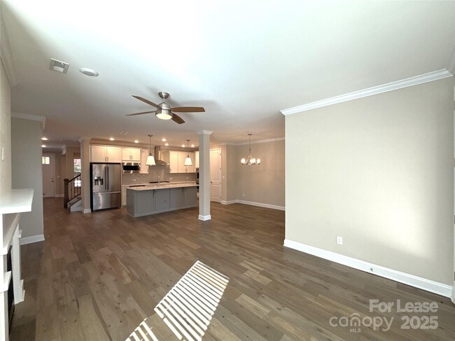 Building Photo - 707 Marion Dr