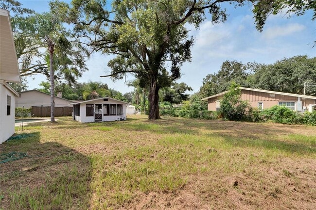 Building Photo - 11718 N Ola Ave
