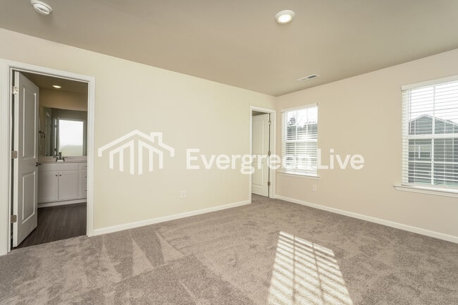 Building Photo - 5615 Hydrangea St