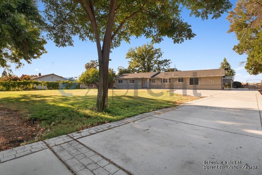 Primary Photo - 6404 E Woodward Ave